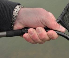 CRESTA Podběráková hlava Protocol Carp-Plně CNC obráběný kovový kříž je osazen úchopem k minimalizaci tlaku na rukojeť při zvedání velkých ryb.